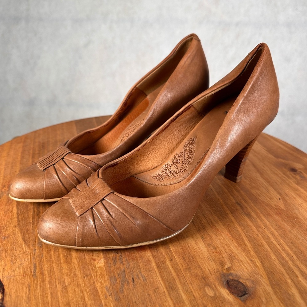 Sofft Leather Pumps Women 8M Brown Good Pleated Round Toe Stacked Heel 1032360
